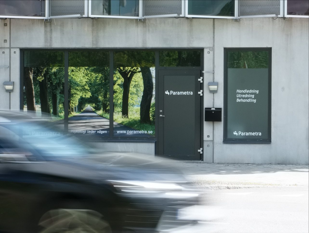 Parametra psykologmottagning i Vallastaden Linköping med entré och skyltfönster